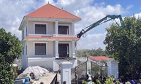  8ha đất nông nghiệp biến thành nhà xưởng, gara ô tô, kho phế liệu, 14 năm xử lý... trên giấy 第15张