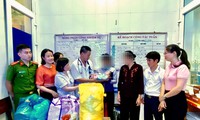  Bé sơ sinh còn nguyên dây rốn bị bỏ rơi trước cổng nhà dân trong đêm 