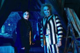 Phim hài kinh dị Beetlejuice Beetlejuice gây sốt phòng vé Bắc Mỹ