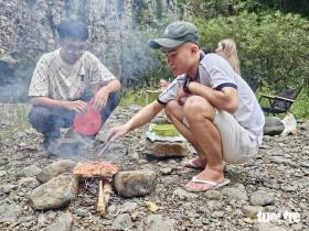 Đến thác Vực Hòm khám phá 'gành Đá Đĩa' trên núi