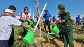  Hưởng ứng mô hình Đoạn đường sắt ông cháu cùng chăm 