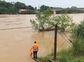 Thanh Hóa: cứu vớt người đàn ông bị lũ cuốn trôi 2km