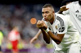 Mbappe giúp Real thắng trận ra quân Champions League  第1张