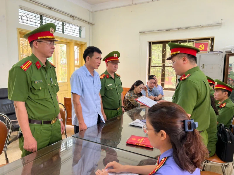  Hà Giang: Khởi tố, bắt tạm giam nguyên Phó Chủ tịch xã lập khống hồ sơ 