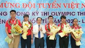  Hà Nội đón và tặng giấy khen cho học sinh đoạt Huy chương Olympic quốc tế tại sân bay Bài 第4张