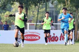 Con trai Quang Hải khoác áo U17 Việt Nam: “Cây săn bàn” tương lai!