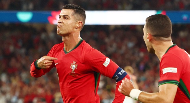  Ronaldo giúp Bồ Đào Nha ngược dòng, tạo cột mốc mới trong sự nghiệp 第1张