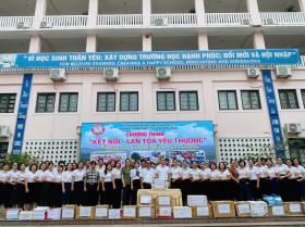 Lào Cai cho học sinh đi học trở lại sau mưa lũ