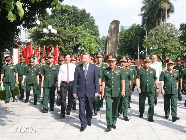  Tổng Bí thư, Chủ tịch nước Tô Lâm đến thăm và làm việc với Tổng cục II 