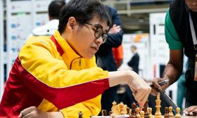 Lê Tuấn Minh thua Carlsen ở Champions Chess Tour 