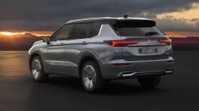 Mitsubishi Outlander nâng cấp 'mỗi thứ một ít', mãi chưa bán ở Việt Nam  第8张