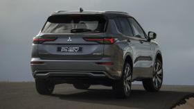 Mitsubishi Outlander nâng cấp 'mỗi thứ một ít', mãi chưa bán ở Việt Nam  第9张