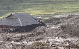 15 người chết và mất tích, hàng trăm ngôi nhà ngập trong biển nước ở Lào Cai  第13张