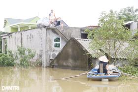 Cảnh sống trên thuyền, ngủ mái nhà ở &quot;rốn lũ&quot; sông Hoàng Long  第10张