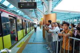 Rào chắn an toàn &quot;chạy bằng cơm&quot; tại 2 tuyến metro ở Hà Nội  第1张