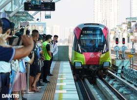 Rào chắn an toàn &quot;chạy bằng cơm&quot; tại 2 tuyến metro ở Hà Nội  第8张