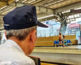 Rào chắn an toàn &quot;chạy bằng cơm&quot; tại 2 tuyến metro ở Hà Nội  第9张