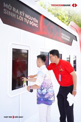  Hot nhất lúc này: Khách hàng Techcombank được check-in sớm cùng &apos;Anh trai vượt ngàn chông gai&apos; 第3张