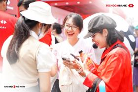  Hot nhất lúc này: Khách hàng Techcombank được check-in sớm cùng &apos;Anh trai vượt ngàn chông gai&apos; 第6张