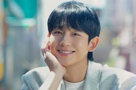 Hậu trường Jung Hae In chăm sóc Jung So Min đầy tình tứ, ngọt ngào 